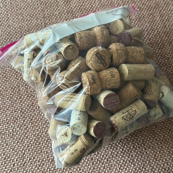 Lot of over 110 used wine corks and 30 champagne corks for DIY Projects - Picture 16 of 16